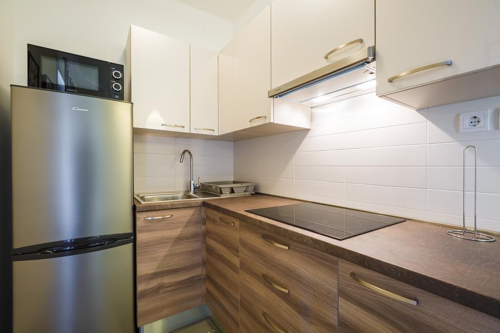 Ivni Apartmani Новиград Стая снимка