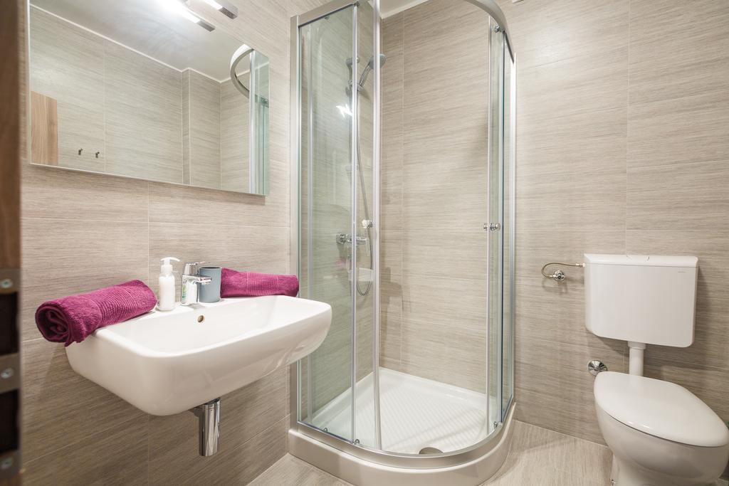 Ivni Apartmani Новиград Стая снимка