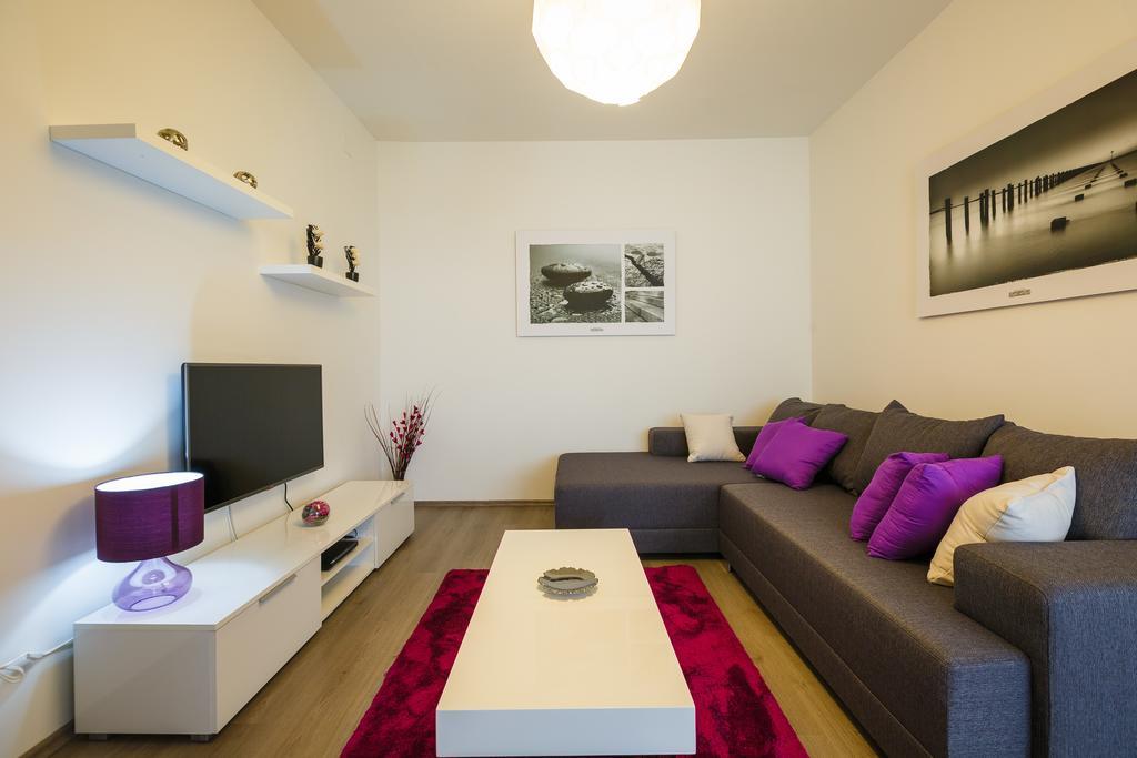 Ivni Apartmani Новиград Стая снимка