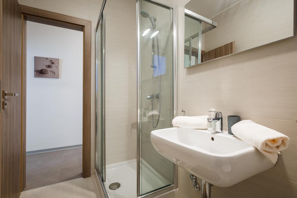 Ivni Apartmani Новиград Стая снимка