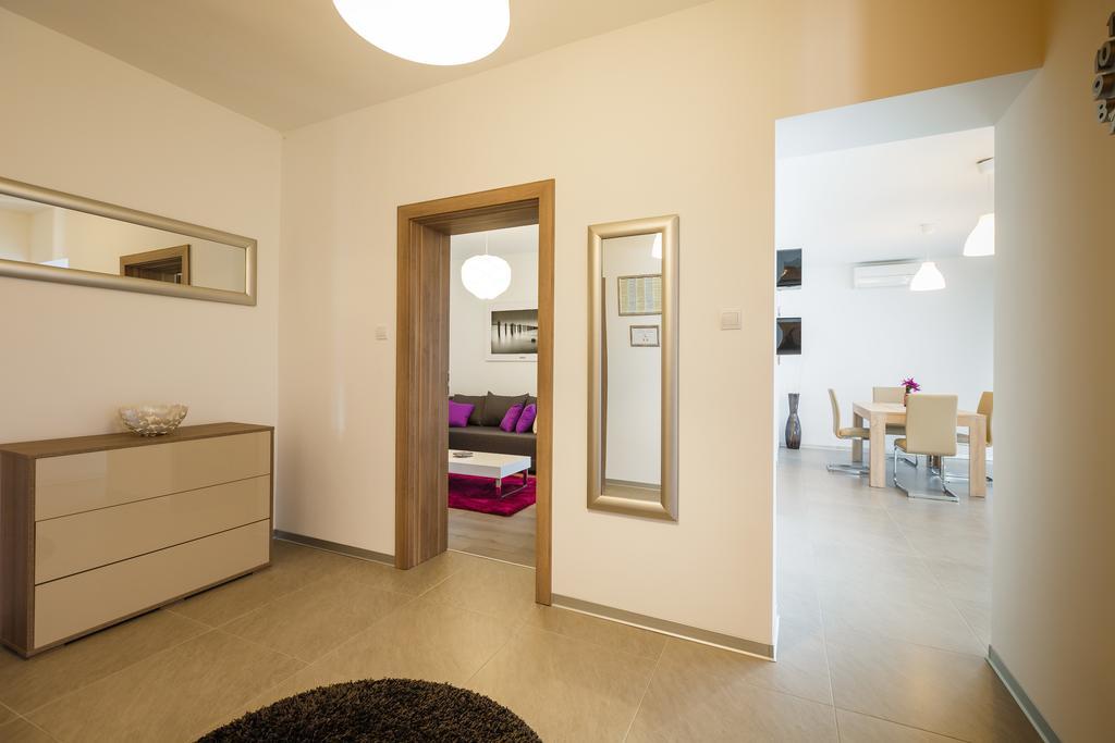 Ivni Apartmani Новиград Стая снимка