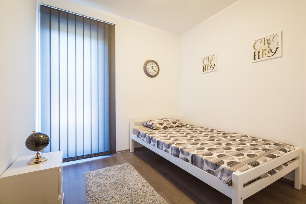 Ivni Apartmani Новиград Стая снимка