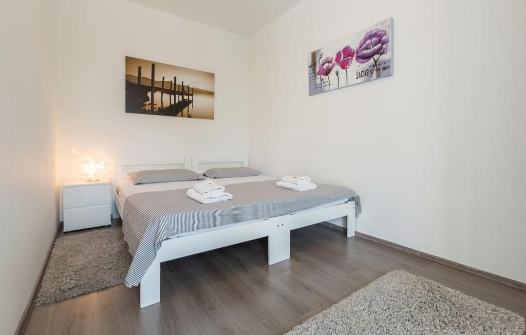 Ivni Apartmani Новиград Екстериор снимка